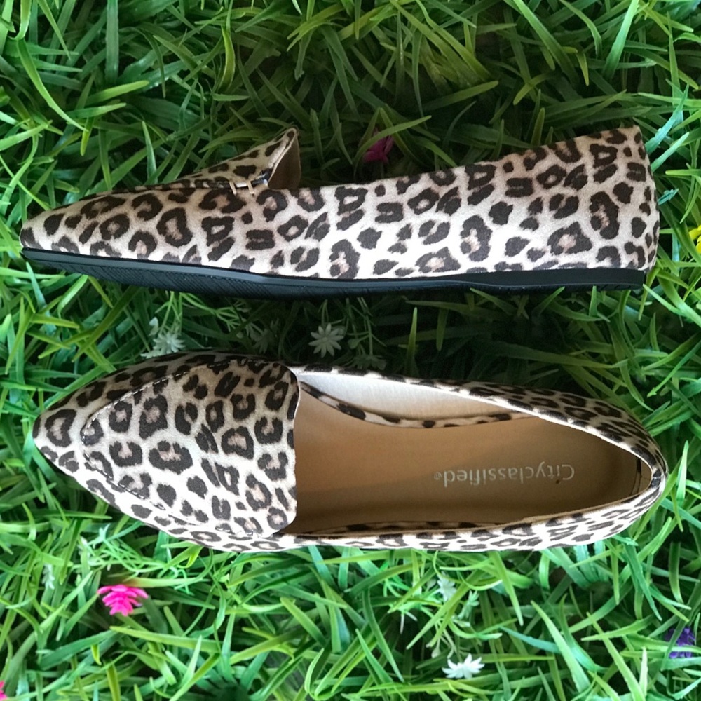 City Class Cheetah Pointed Comfort Flat Loafer - Picture 4 of 7